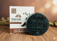 Barra de shampoo herbal junto a su empaque